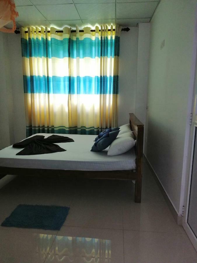Macnara Travellers Inn รัตนปุระ ภายนอก รูปภาพ